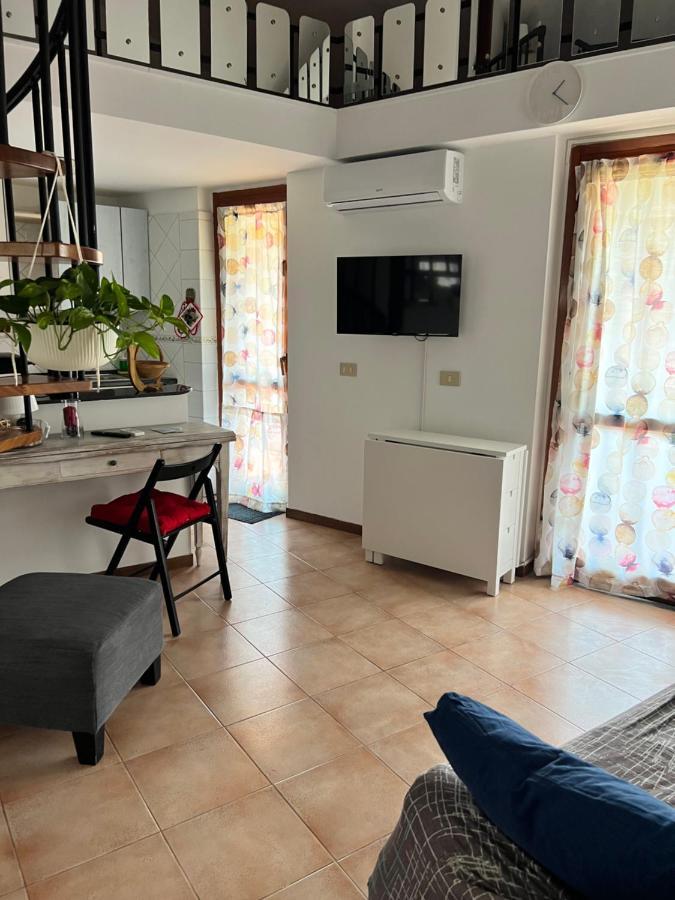 Mansardina A Pochi Passi Da Roma Apartman Morlupo Kültér fotó